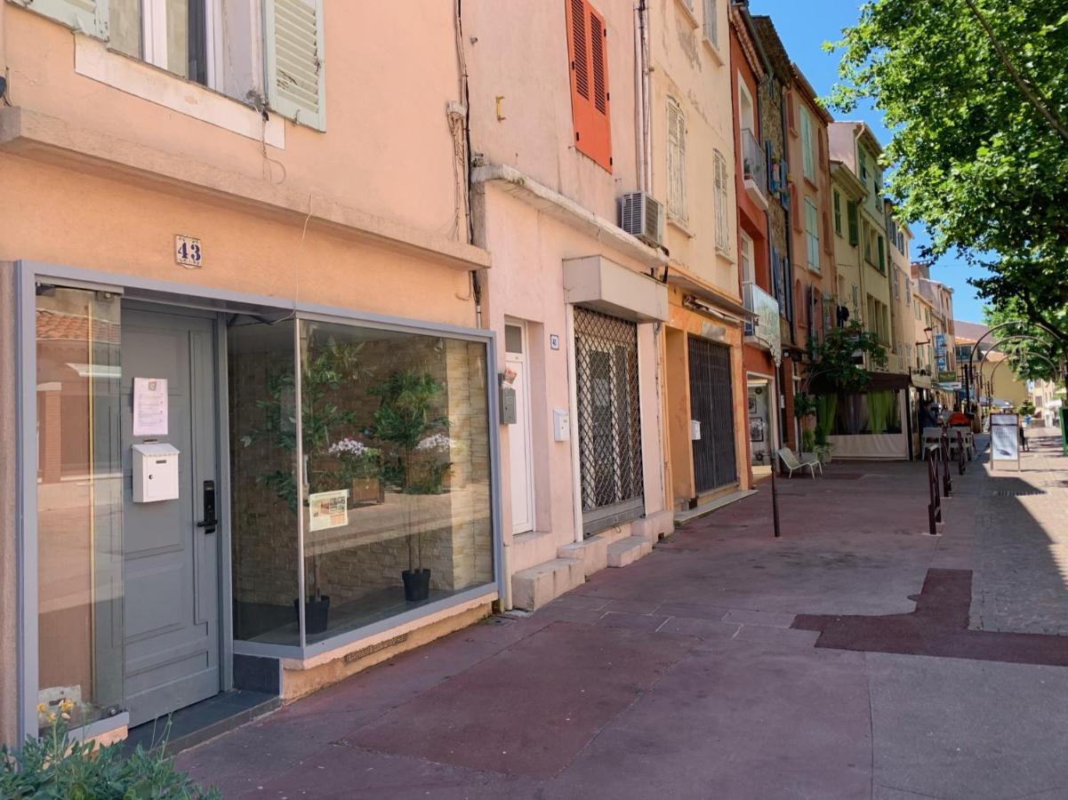 Formidable Studio Au Coeur Historique De Frejus Apartment Exterior photo